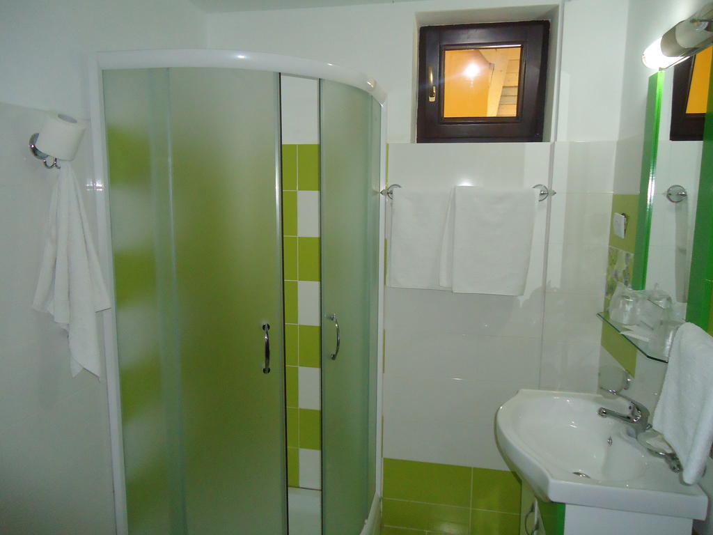 Pensiunea Geona Poiana Teiului Room photo